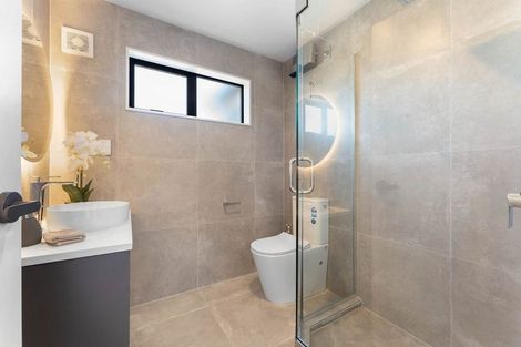 Photo of property in 116c Oaktree Avenue, Browns Bay, Auckland, 0630