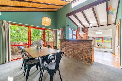 Photo of property in 6 Sarah Way, Crofton Downs, Wellington, 6035