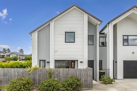 Photo of property in 1 Papa Orchard Drive, Kumeu, 0810