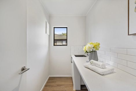 Photo of property in 1/11 Woodlands Crescent, Browns Bay, Auckland, 0630