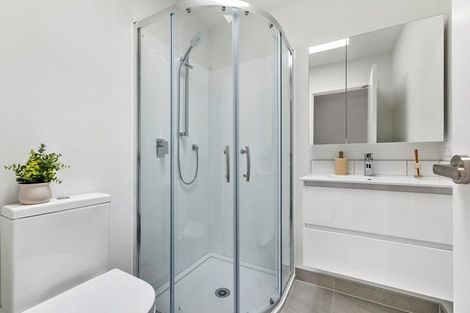 Photo of property in 19 Meg Lane, Glen Eden, 0602