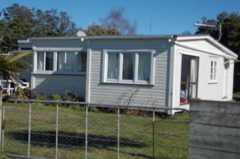 Photo of property in 24 Nuku Street, Tangimoana, 4822