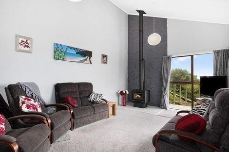 Photo of property in 4 Karoro Place, Paremata, Porirua, 5024