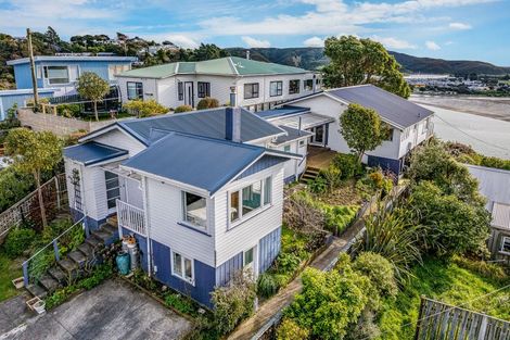 Photo of property in 61 Bayview Road, Paremata, Porirua, 5024