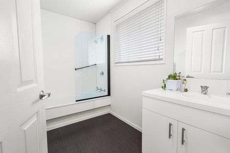 Photo of property in 10 Honeysuckle Place, Northcote, Christchurch, 8052