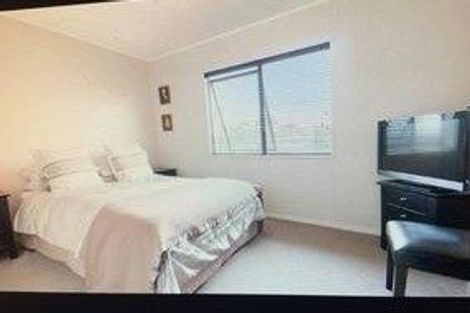 Photo of property in 2/87 Hobsonville Road, West Harbour, Auckland, 0618