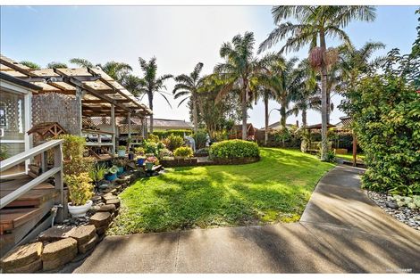 Photo of property in 13 Gladfield Lane, Te Atatu Peninsula, Auckland, 0610