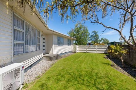 Photo of property in 17 Abraham Crescent, Milson, Palmerston North, 4414
