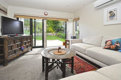 Photo of property in 2/710 East Coast Road, Milford, Auckland, 0620