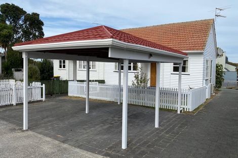 Photo of property in 10 Onewa Road, Northcote Point, Auckland, 0627