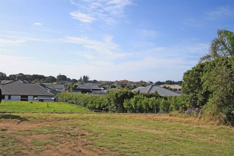 Photo of property in 3a Oakmont Crescent, Waiwhakaiho, New Plymouth, 4312