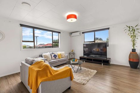 Photo of property in 11c Bamboo Grove, Kelston, Auckland, 0602