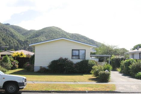 Photo of property in 24 Turon Crescent, Totara Park, Upper Hutt, 5018