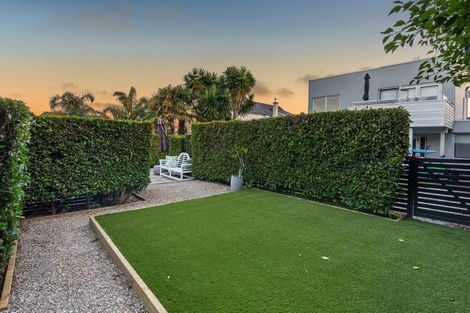 Photo of property in 2/2a Earnoch Avenue, Takapuna, Auckland, 0622