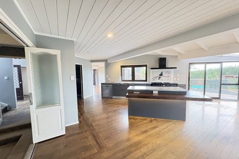 Photo of property in 412 Taupaki Road, Kumeu, 0892