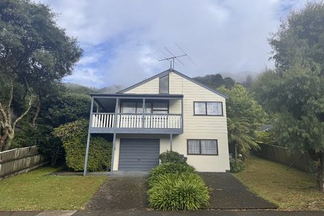 Photo of property in 21 Hartford Crescent, Totara Park, Upper Hutt, 5018