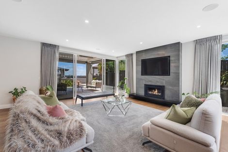 Photo of property in 62 Armstrong Farm Drive, East Tamaki Heights, Auckland, 2016