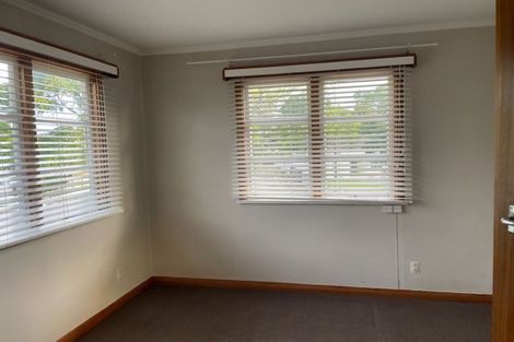 Photo of property in 33 Pahiatua Street, Hokowhitu, Palmerston North, 4410