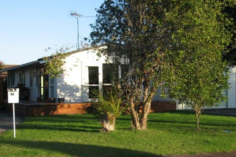 Photo of property in 2/17 Lillian Place, Orewa, 0931