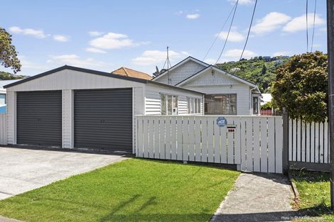 Photo of property in 288 The Parade, Island Bay, Wellington, 6023