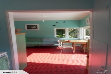 Photo of property in 123 Garden Road, Piha, New Lynn, 0772