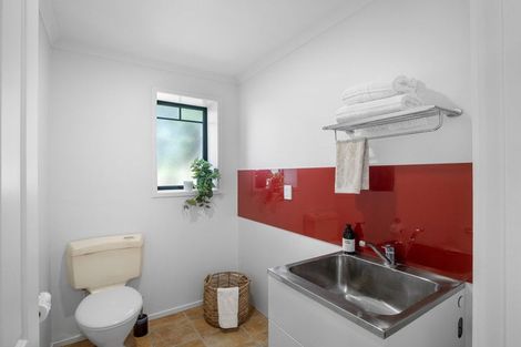 Photo of property in 2/62 Target Road, Totara Vale, Auckland, 0629