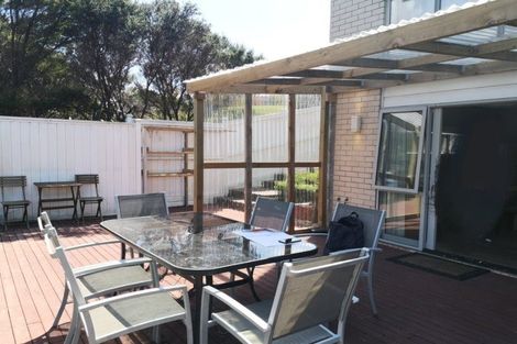 Photo of property in 48 Travis View Drive, Fairview Heights, Auckland, 0632