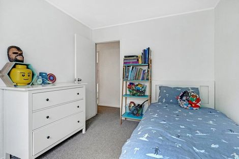 Photo of property in 4 Tiroroa Avenue, Te Atatu South, Auckland, 0610