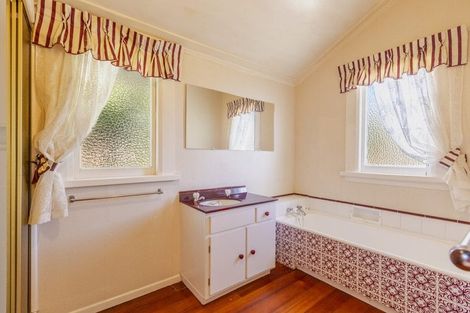 Photo of property in 33a Seapoint Road, Bluff Hill, Napier, 4110