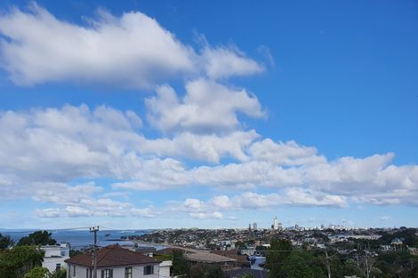 Photo of property in 1/32 Beach Road, Castor Bay, Auckland, 0620