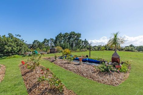 Photo of property in 882 South Head Road, South Head, Helensville, 0874
