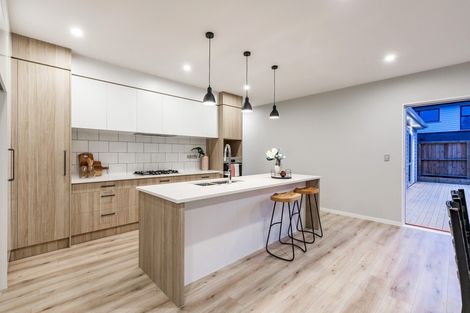 Photo of property in 10 Tarras Road, Kumeu, 0810