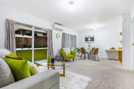 Photo of property in 2/5 Newington Road, Henderson, Auckland, 0612