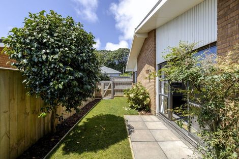 Photo of property in 2/21 Fulford Street, New Plymouth, 4310