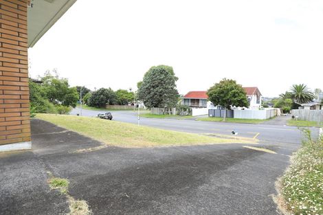 Photo of property in 98 Glenmore Road, Sunnyhills, Auckland, 2010