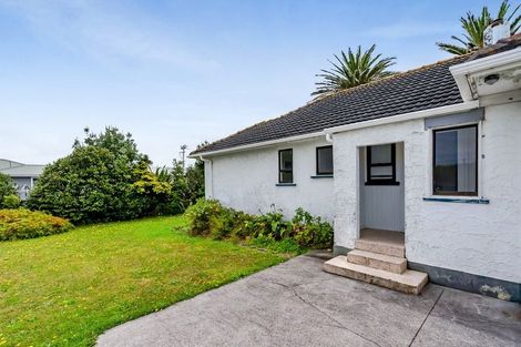 Photo of property in 80 Gisborne Terrace, Opunake, 4616