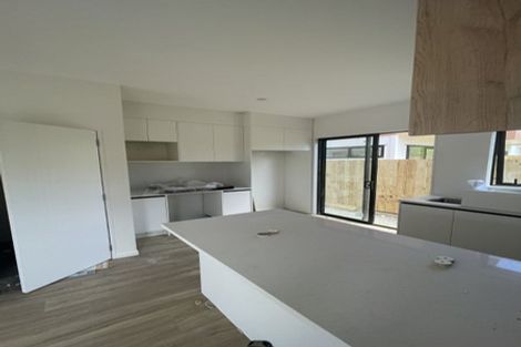 Photo of property in 2/4 Serjeant Street, Henderson, Auckland, 0612