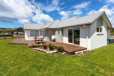 Photo of property in 37 Longreach Drive, Cooks Beach, Whitianga, 3591