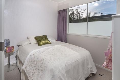 Photo of property in 1/200 Chivalry Road, Glenfield, Auckland, 0629
