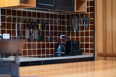 Photo of property in 9 Robertson Street, Russell, 0202