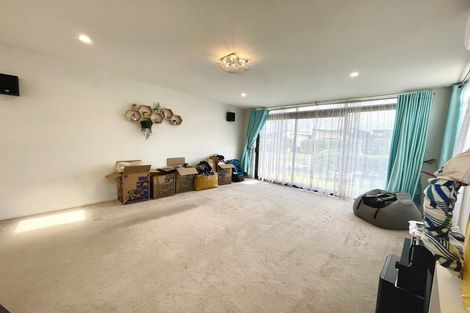 Photo of property in 23 Liberation Road, Papakura, 2110