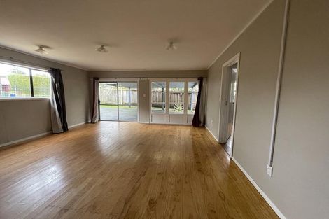 Photo of property in 19 Golf Road, New Lynn, Auckland, 0600