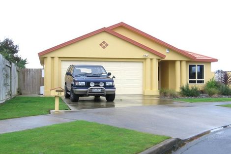 Photo of property in 35 Logan Way, Kelvin Grove, Palmerston North, 4414