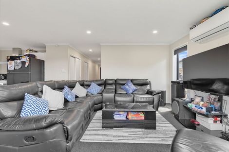 Photo of property in 16 Opouatu Avenue, Glenbrook, 2681