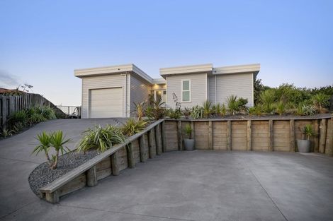 Photo of property in 10 Mariri Place, Waitarere Beach, Levin, 5510