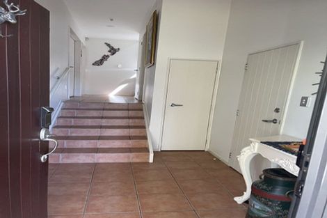 Photo of property in 20 Trotting Terrace, Fairview Heights, Auckland, 0632