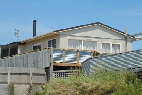 Photo of property in 10 Brown Terrace, Foxton Beach, Foxton, 4815