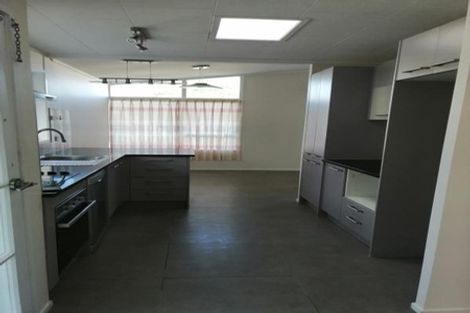 Photo of property in 68 Hutchinsons Road, Bucklands Beach, Auckland, 2014