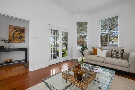 Photo of property in 30 Maritime Terrace, Birkenhead, Auckland, 0626