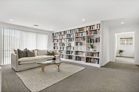 Photo of property in 21 Eric Farley Drive, Kumeu, 0810